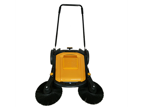 Manual sweeping machine